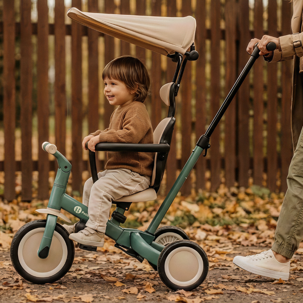Rowerek Petite&Mars Turbo Plus Misty Green podczas spaceru