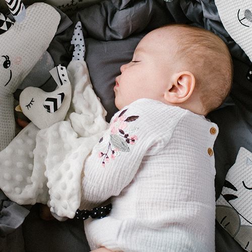 Dziecko z przytulanką kocykiem Babyono Little Birdie